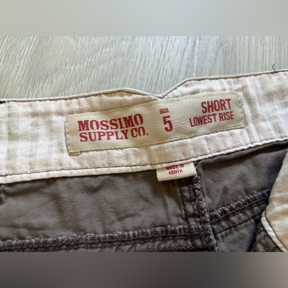 Brown cargo shorts - Picture 2 of 3